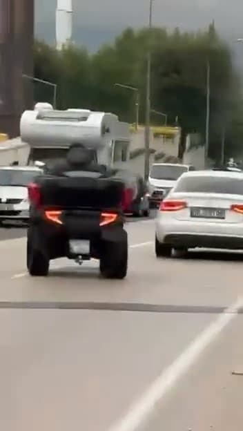 Bursa'da Trafiği Tehlikeye Düşüren ATV Sürücüsü Kamerada