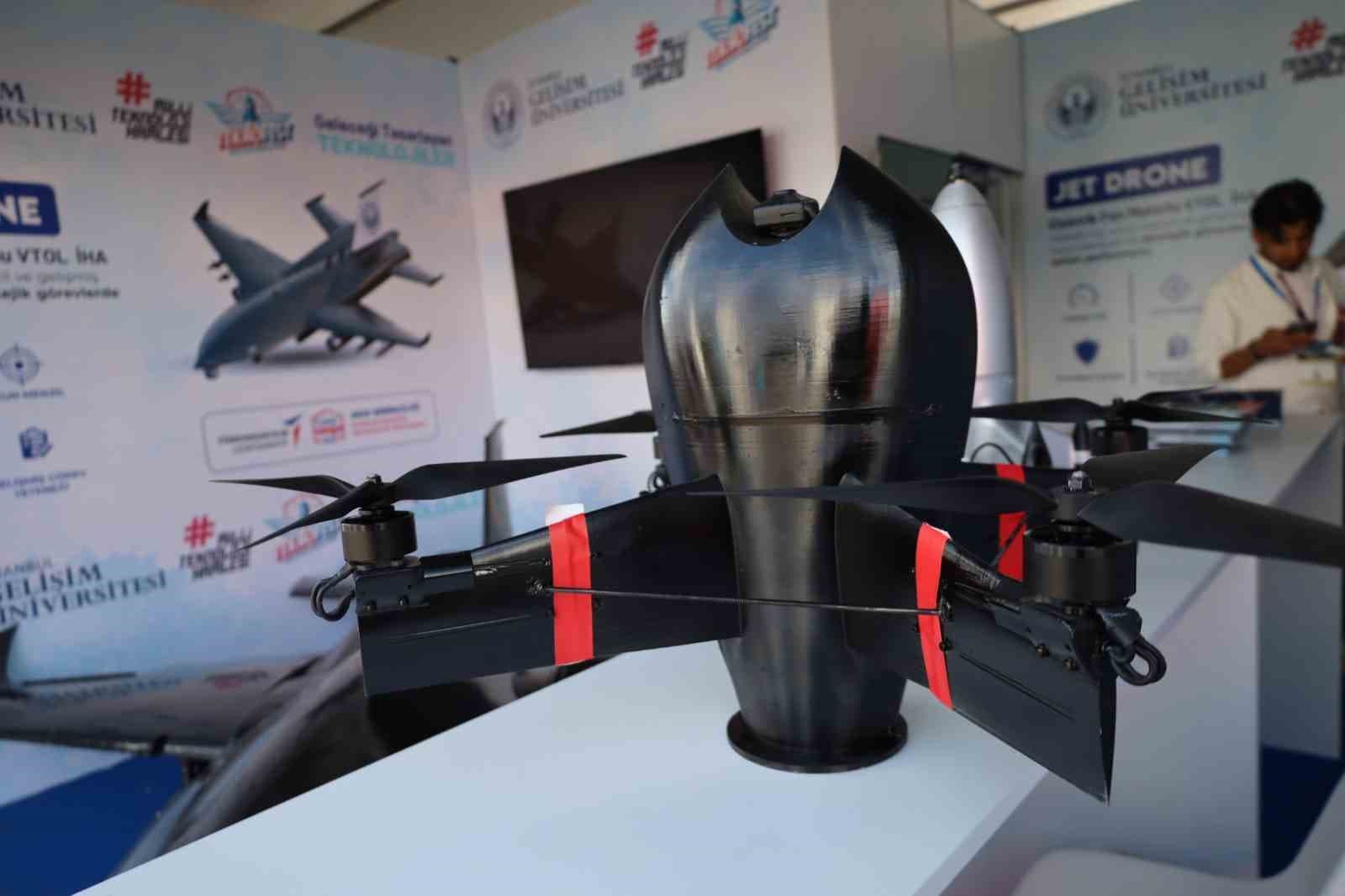 İstanbul Gelişim Üniversitesi'nin Jet Dron ve VTOL İHA Projeleri TEKNOFEST'te Görme Fırsatı Buldu