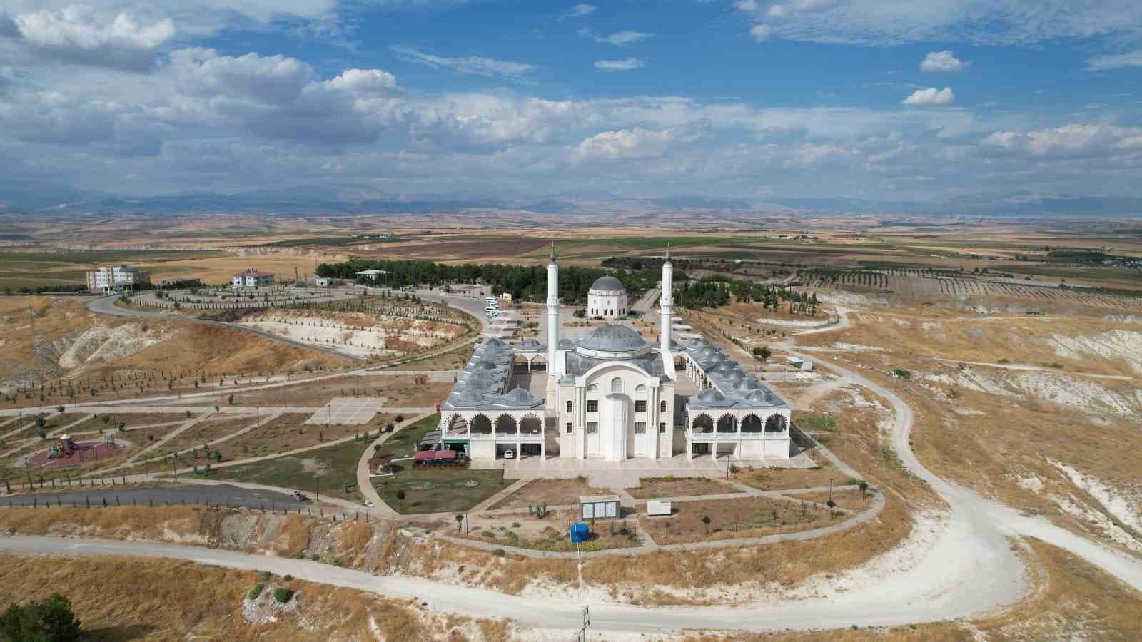 Adıyaman'da Yaşlılar Dünya Yaşlılar Günü'nü Ebru Sanatıyla Kutladı