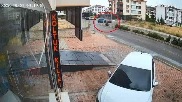 Elazığ'da İki Otomobil Çarpıştı: 3 Yaralı Kamerada