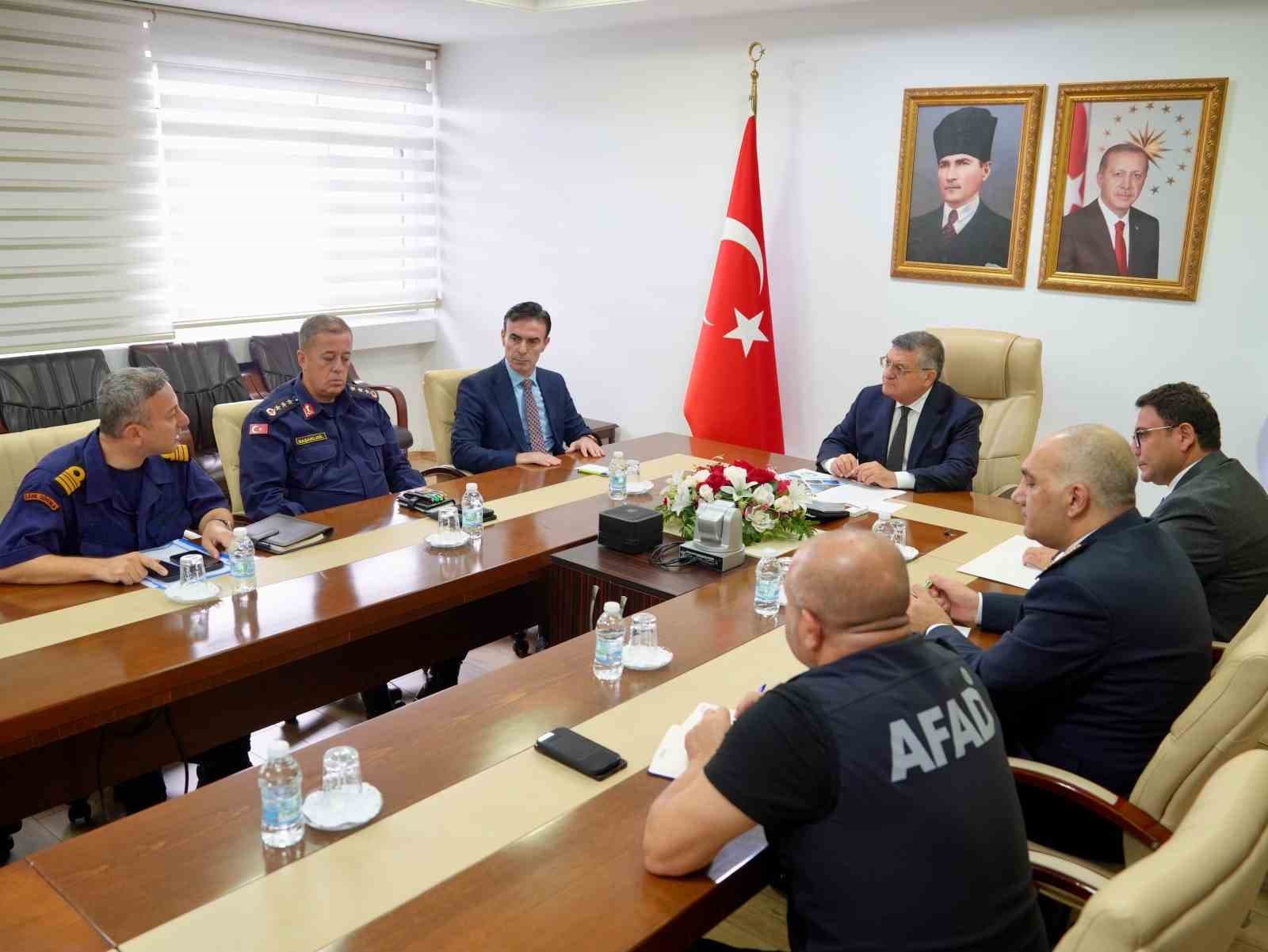 Sinop'ta Alabora Olan Teknede Kaybolan Polis Memuru İçin Geniş Çaplı Arama