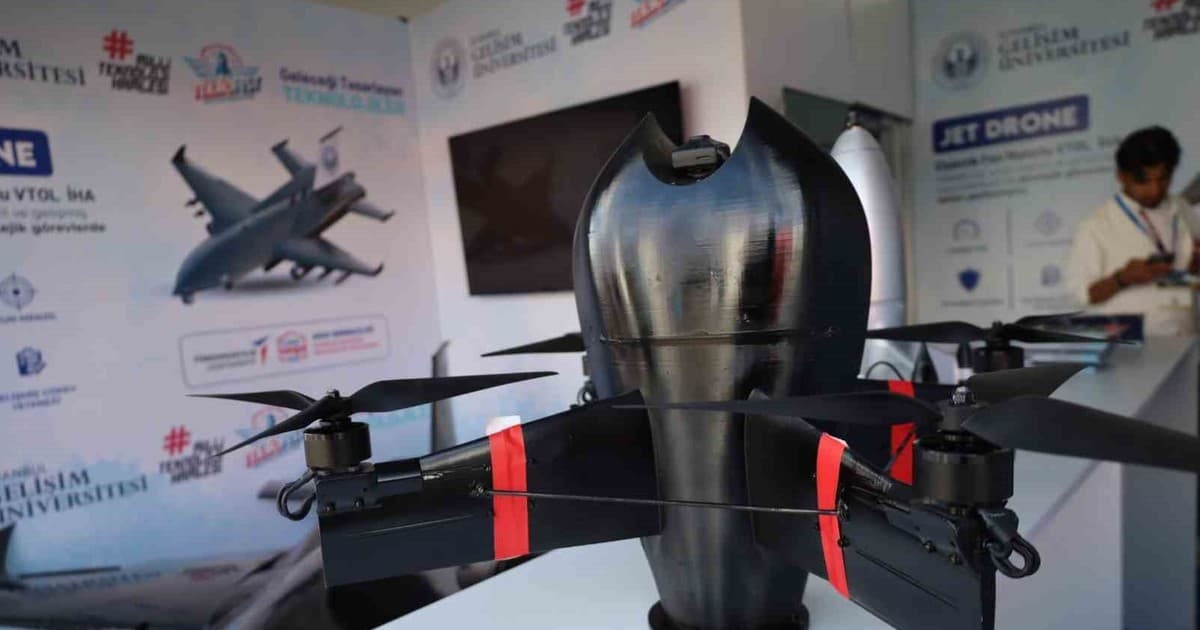 İstanbul Gelişim Üniversitesi TEKNOFEST'te Yerli Jet Dron ve VTOL İHA'sını Sergiledi