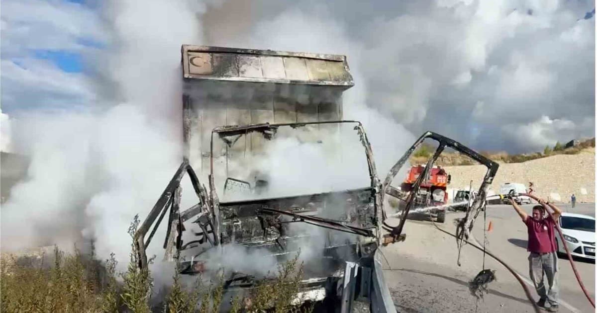 Antalya'da Alev Alan Kamyonun Sürücüsü Dehşet Anlarını Anlattı: Başkaları Zarar Görmesin Diye Canını Hiçe Saydı