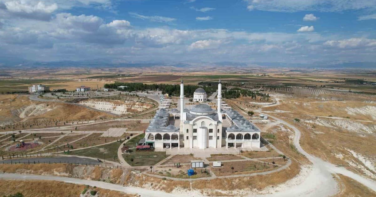 Adıyaman'da Yaşlılar Dünya Yaşlılar Günü'nü Ebru Sanatıyla Kutladı