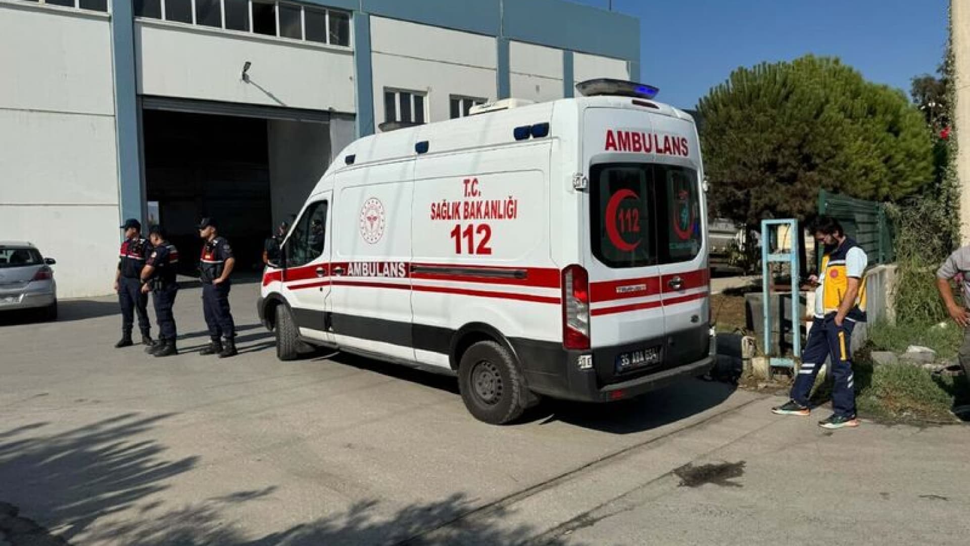 İzmir'de Metal Fabrikasında Şiddetli Patlama: 3'ü Ağır 7 İşçi Yaralandı
