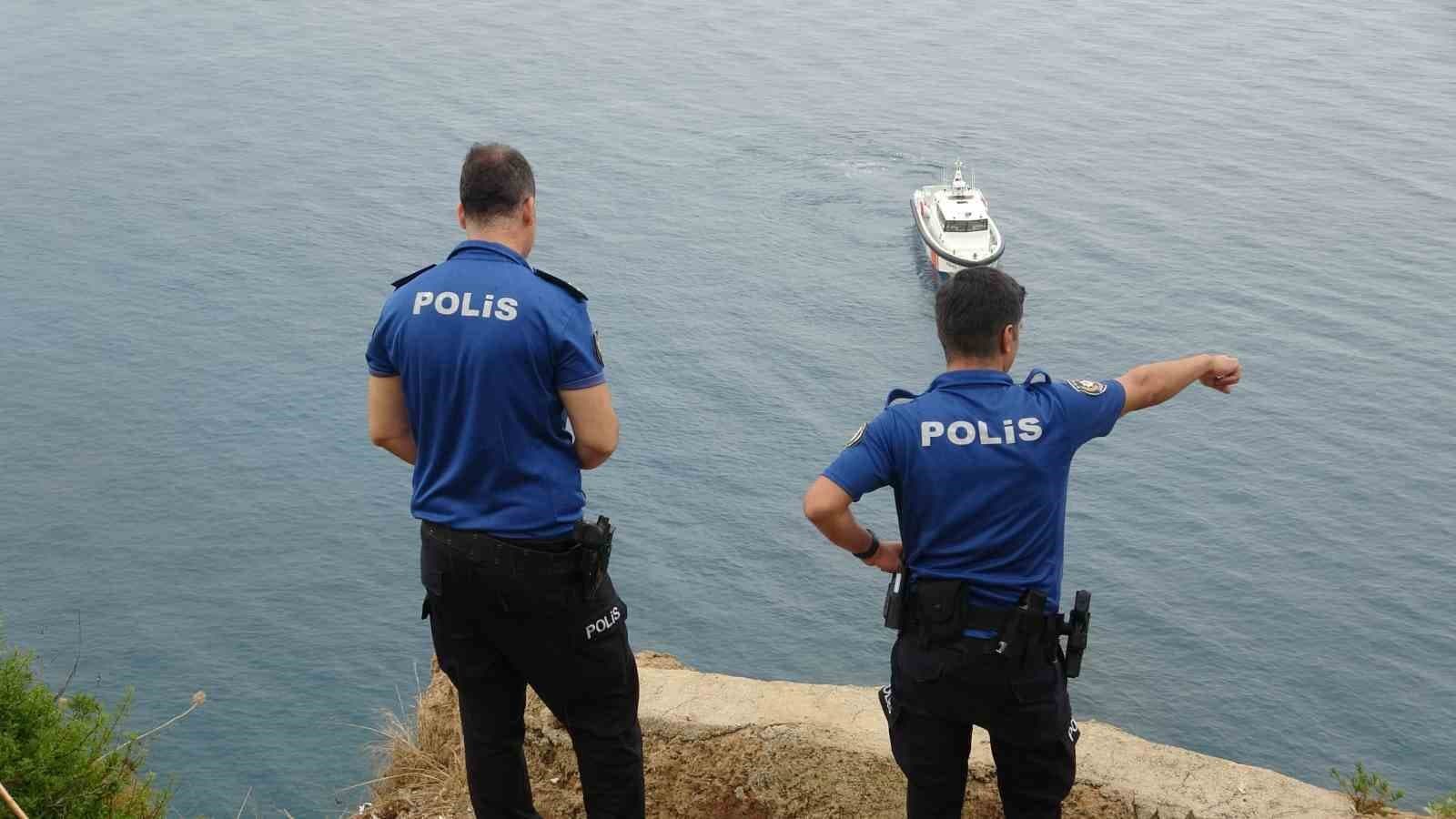 Antalya Falezlerinde 'Yardım Edin' Çığlığı Ekipleri Seferber Etti