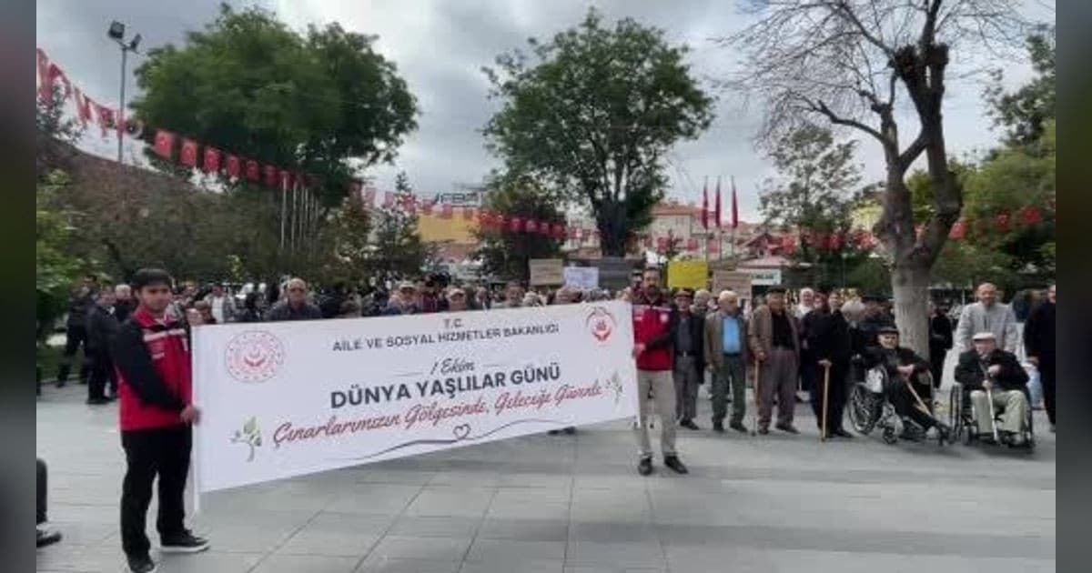 Karaman'da Dünya Yaşlılar Günü Dolayısıyla Anlamlı Yürüyüş Düzenlendi