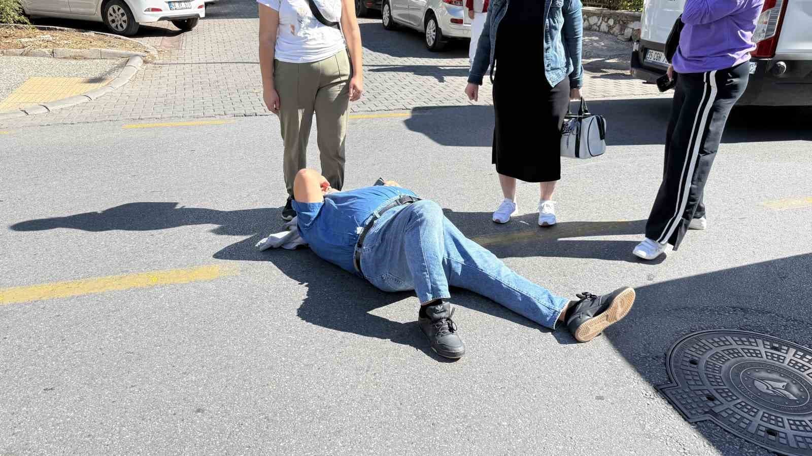 Menteşe'de Geri Manevra Yapan Araç Yaşlı Adama Çarptı