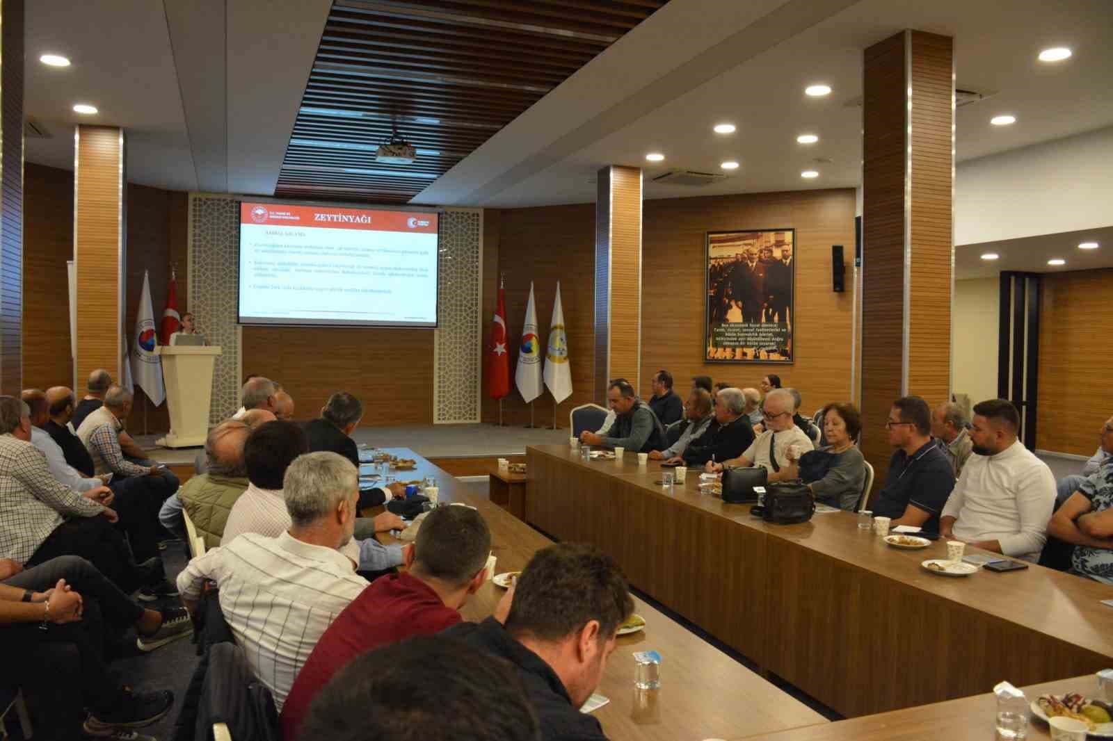 Manisa'da Zeytincilik Sektörü Buluştu: Rekor Rekolte Beklentisi ve Küresel Rekabet Vurgusu