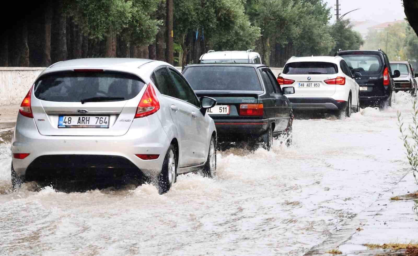 Muğla İçin Kuvvetli Yağış ve Fırtına Uyarısı Yapıldı