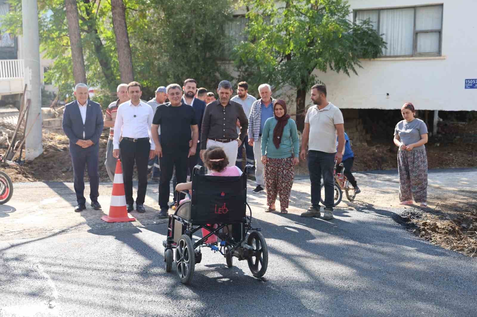Hatice’nin Dede Ziyareti İçin Yol Engeli Sıcak Asfaltha Aşıldı