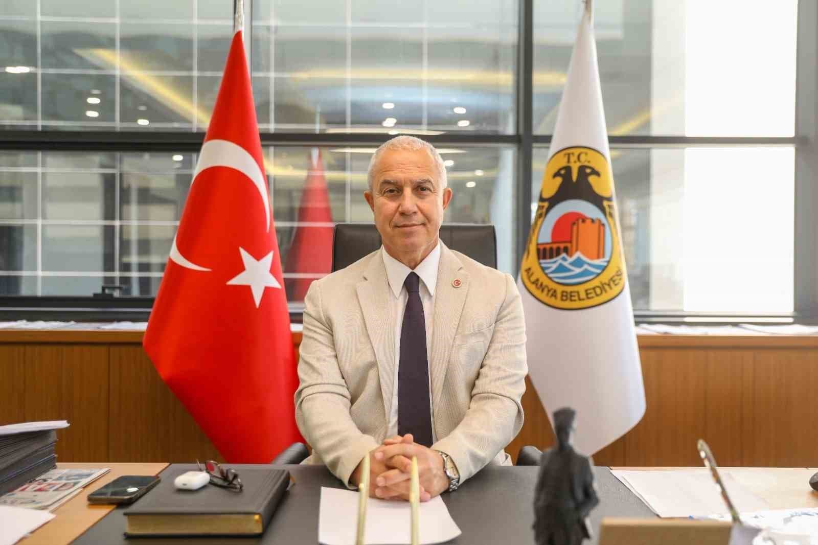 Antalya'da İki İlçe Belediye Başkanı CHP'den İstifa Etti