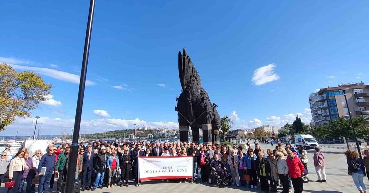 Çanakkale’de Yaşlılar Günü Farkındalık Yürüyüşüyle Kutlandı