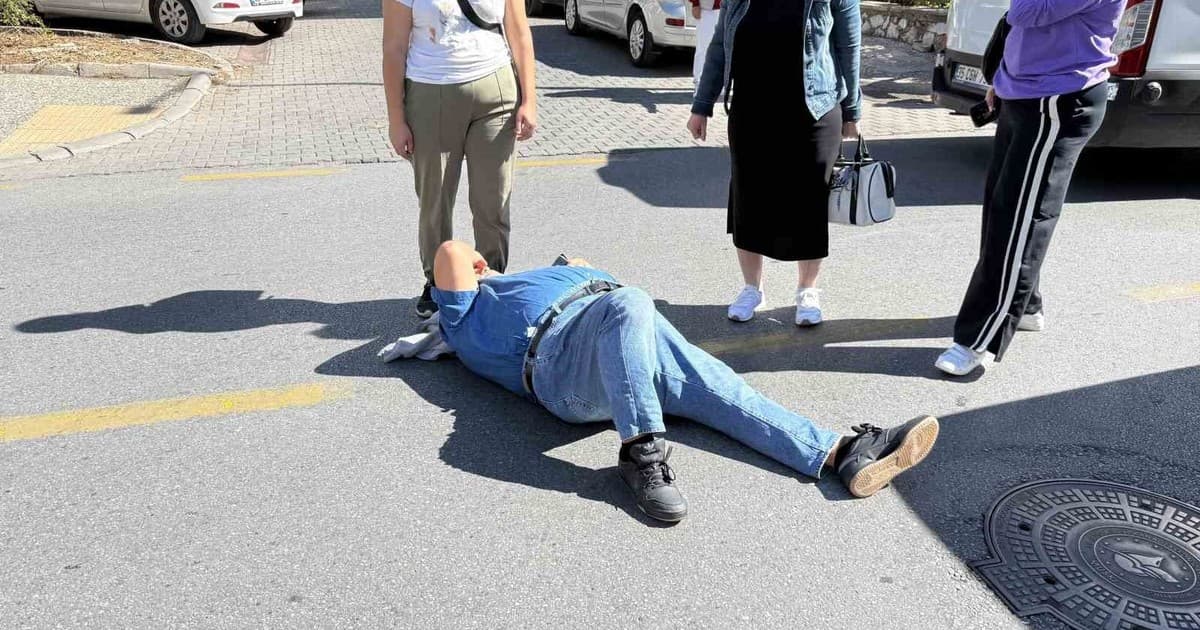 Menteşe'de Geri Manevra Yapan Araç Yaşlı Adama Çarptı