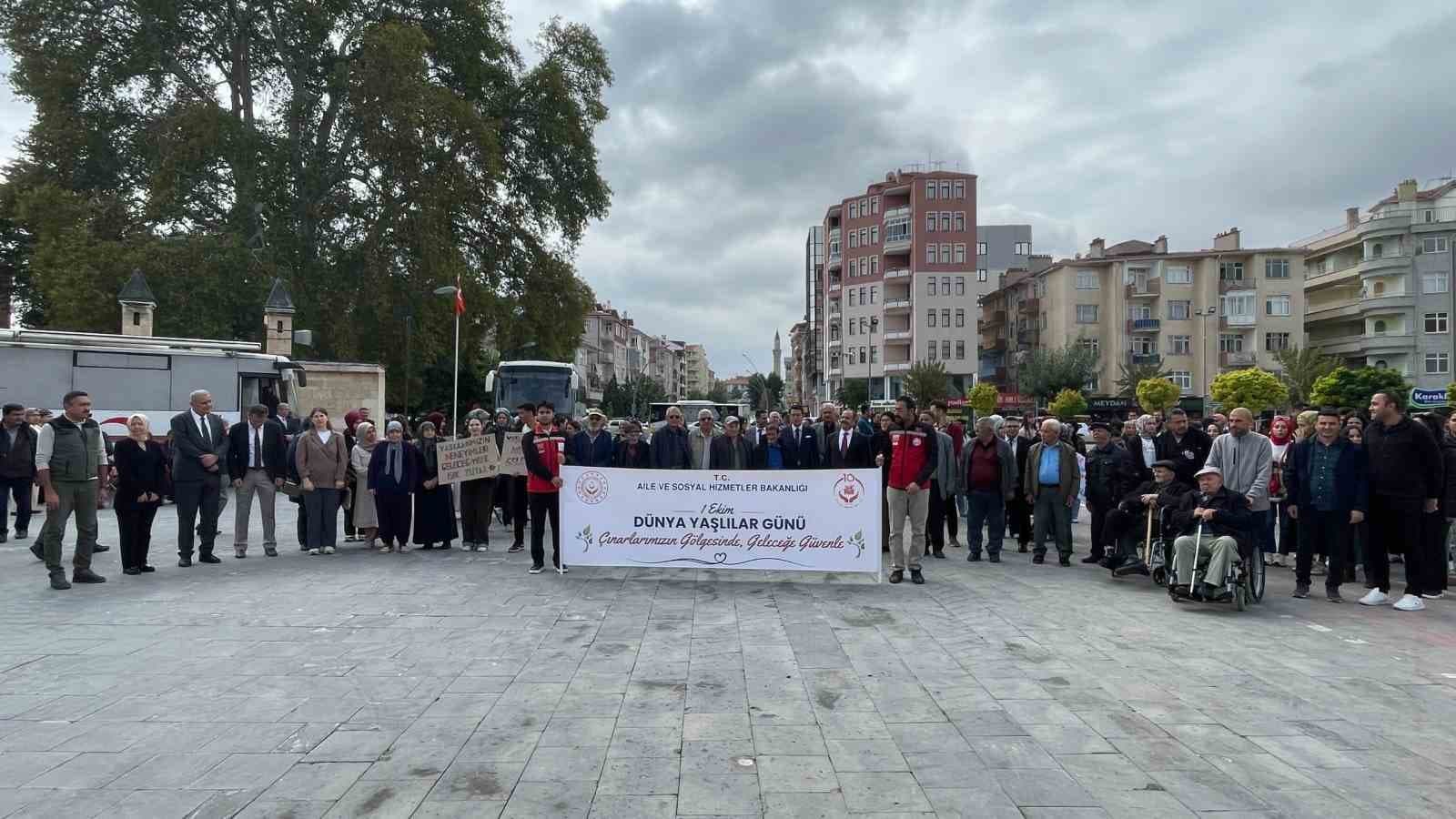 Karaman'da Yaşlılar Günü İçin Anlamlı Yürüyüş Gerçekleştirildi