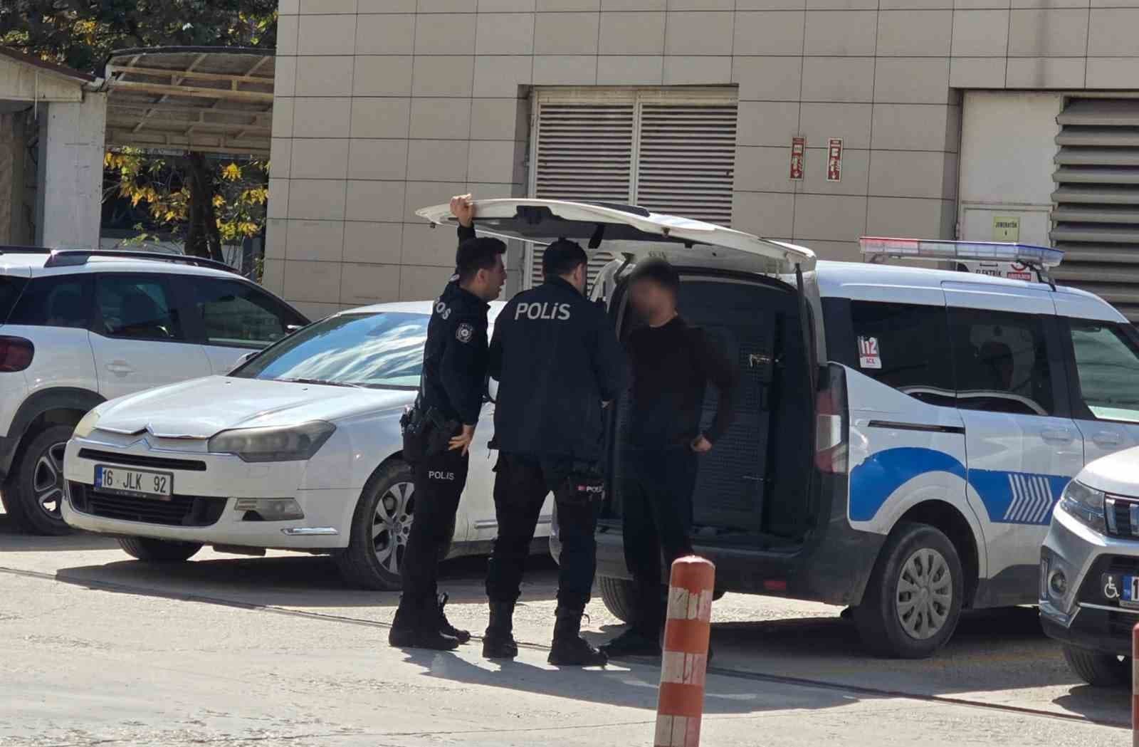 İnegöl'de Okula Silahla Giren Şahıs Polisi Harekete Geçirdi