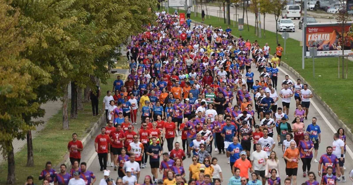 13. Eker I Run Koşusu Bursa'da İyilik İçin Adımları Bir Araya Getiriyor