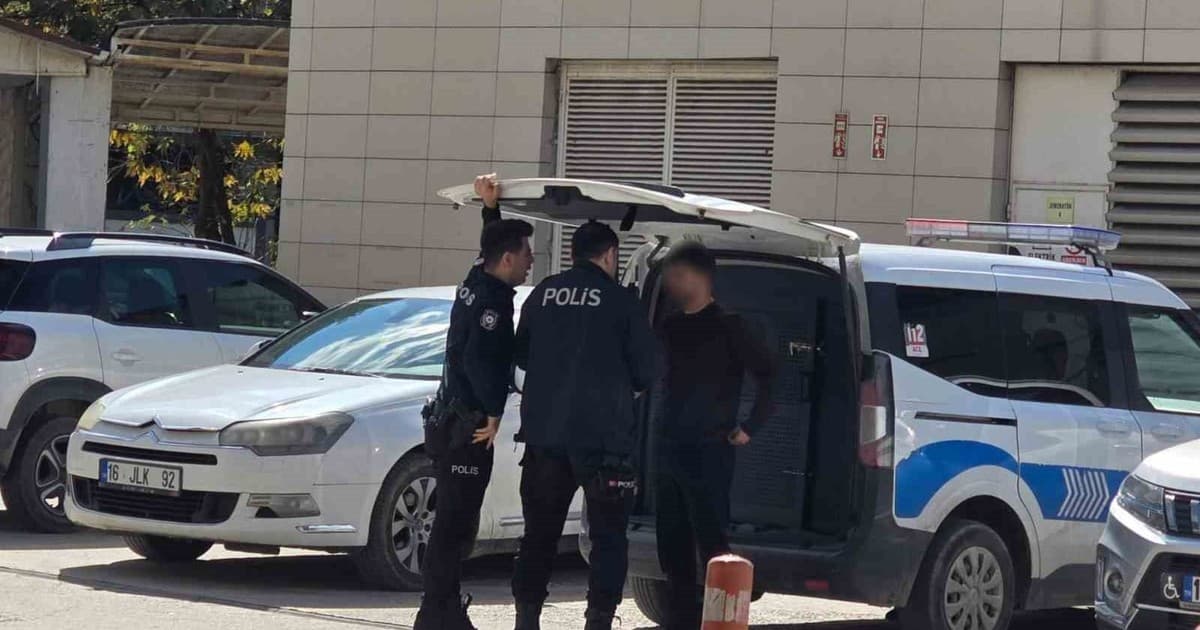 İnegöl'de Ortaokula Silahla Giren Şahıs Gözaltına Alındı
