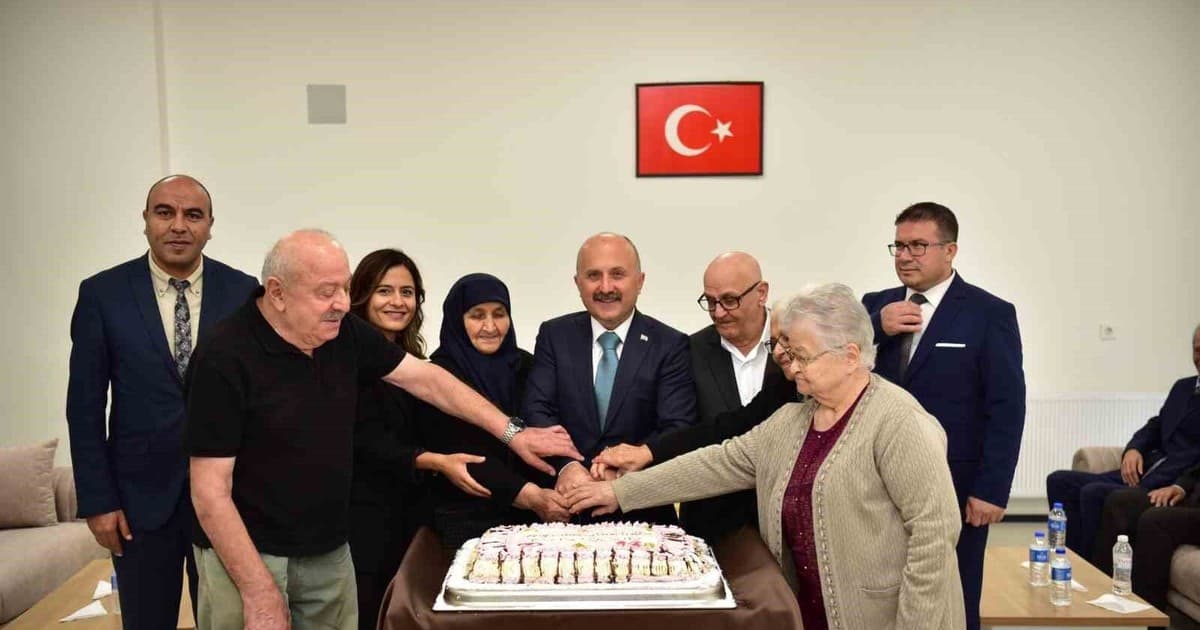 Vali Varol'dan Dünya Yaşlılar Günü'nde Huzurevi Ziyareti