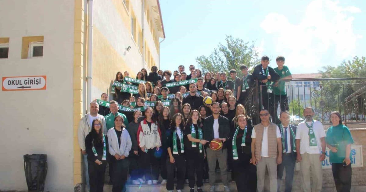 Muğlasporlu Futbolcular Turgut Reis Anadolu Lisesi Öğrencileriyle Buluştu
