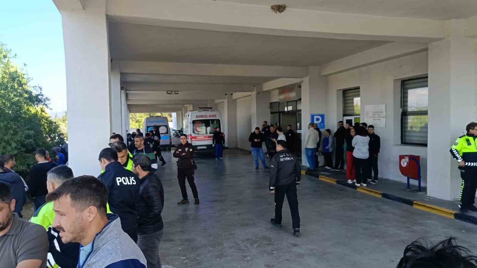 Soma'daki Maden Kazasında 2 İşçi Kurtarıldı, 5 İşçi İçin Zamanla Yarışılıyor
