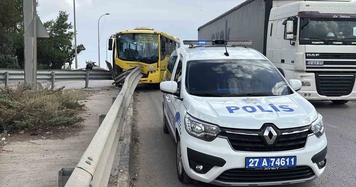 Gaziantep'te Halk Otobüsü Bariyerlere Çarptı: 9 Yaralı
