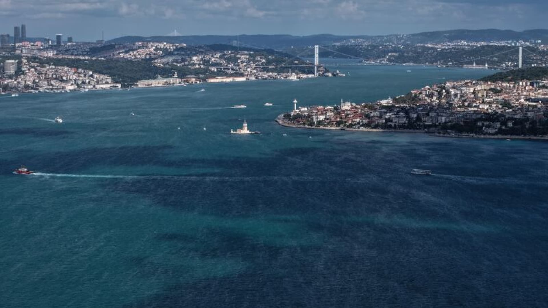 İstanbul Boğazı Yağışların Ardından Turkuaz Renge Büründü