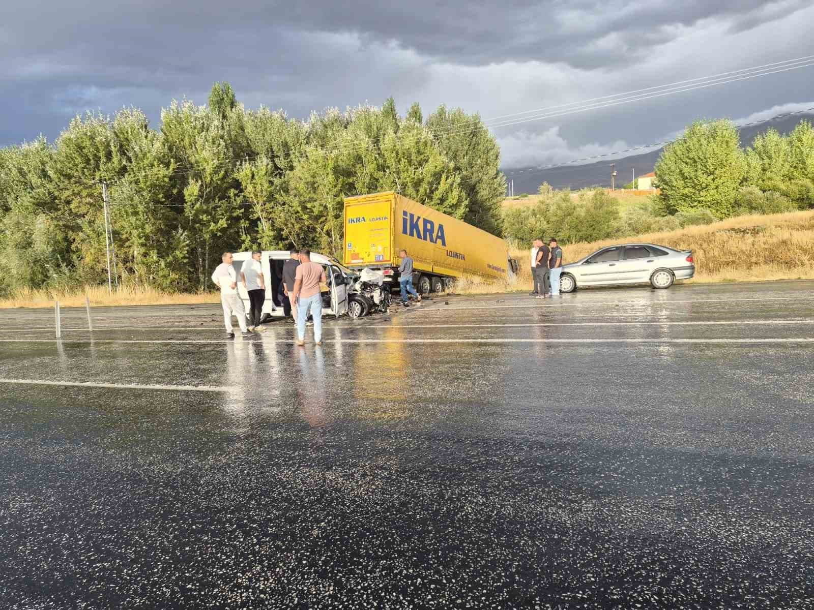 Malatya'da Şiddetli Çarpışma: 4 Kişi Hastaneye Kaldırıldı
