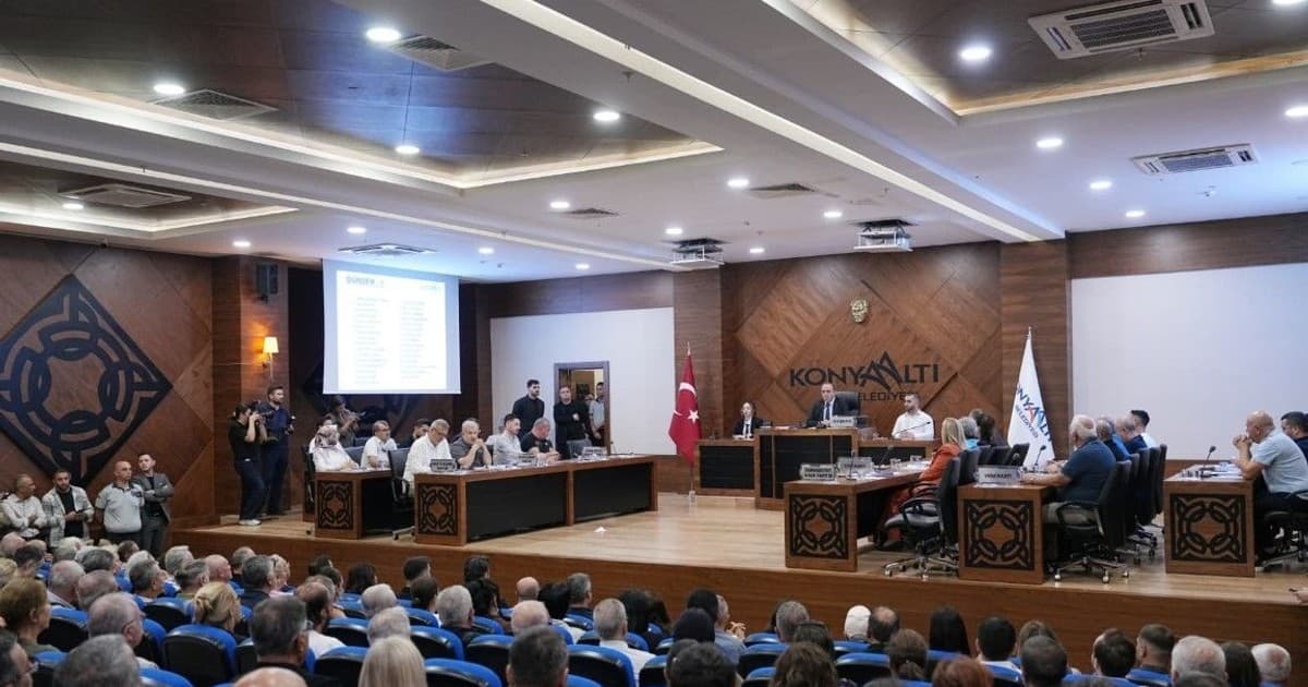 İstifasını Açıklayan Belediye Başkanı Cem Kotan'ın Meclis Toplantısında Sözlü Gerginlik Yaşandı