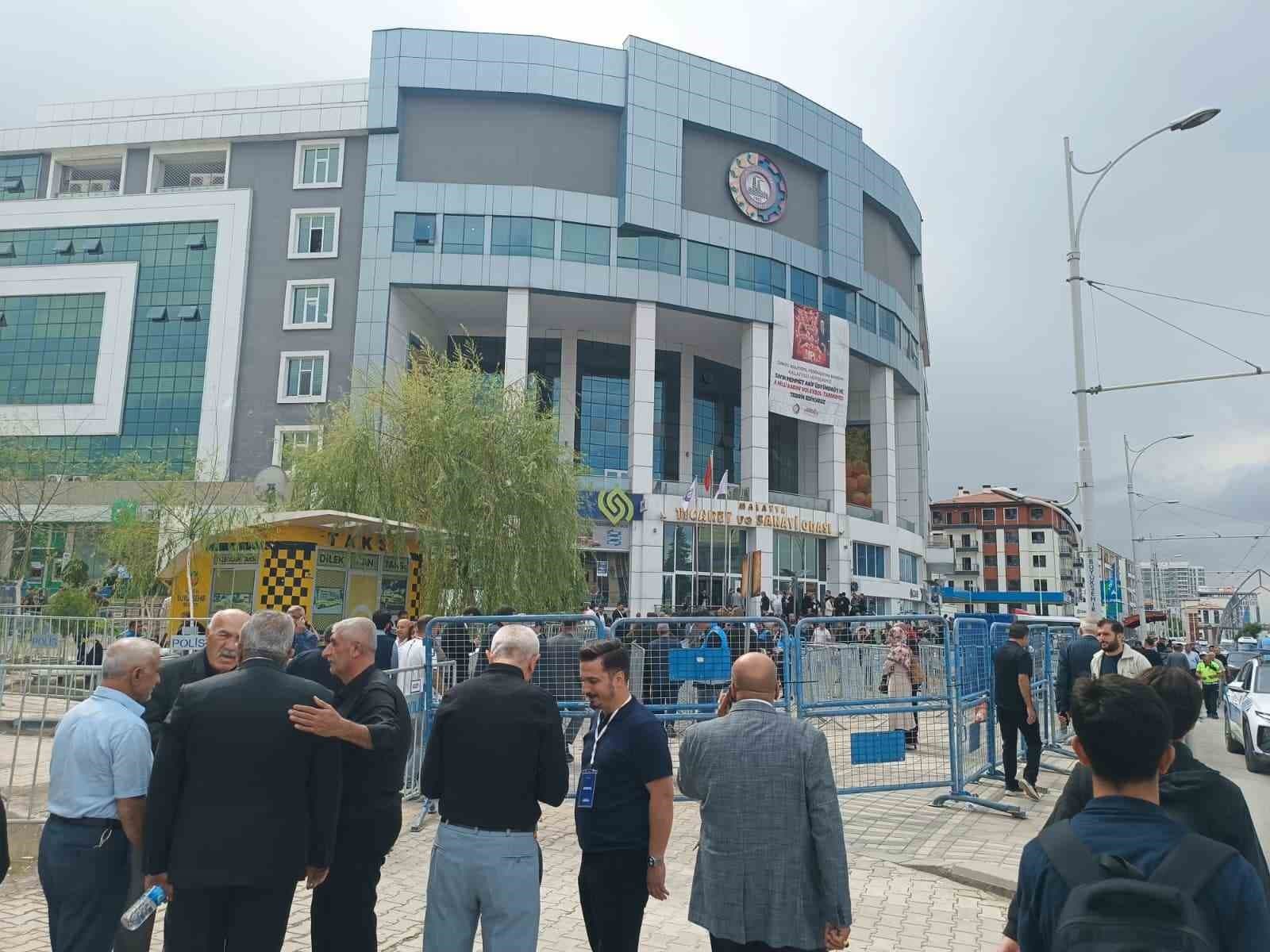 Malatya Ticaret ve Sanayi Odası Seçimlerinde Oğuzhan Ata Sadıkoğlu Güven Tazeledi