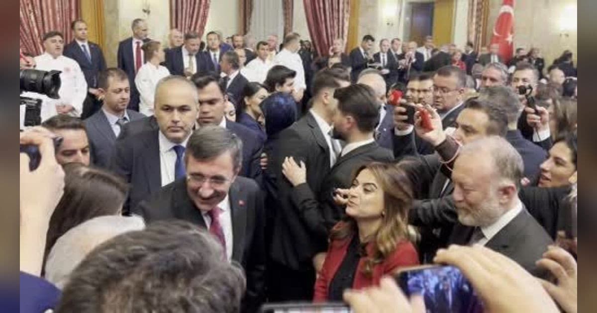 Cevdet Yılmaz ve Numan Kurtulmuş Resepsiyonda Bir Araya Geldi