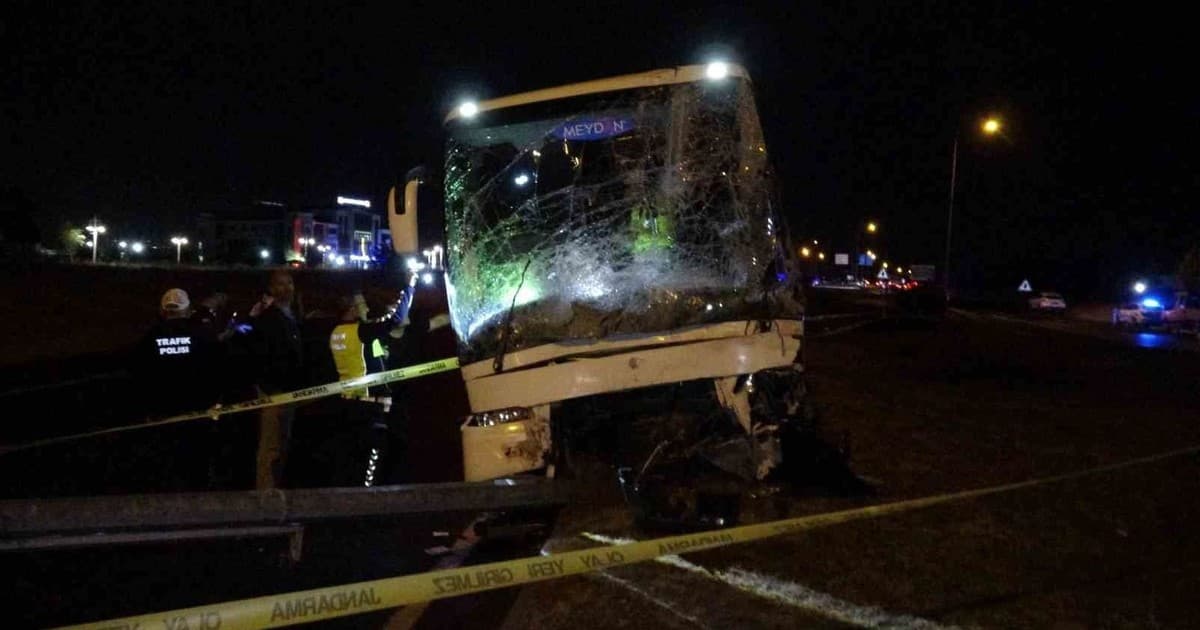 Malatya'da Otobüs ile Ticari Araç Çarpıştı: 2 Ölü, 3 Yaralı