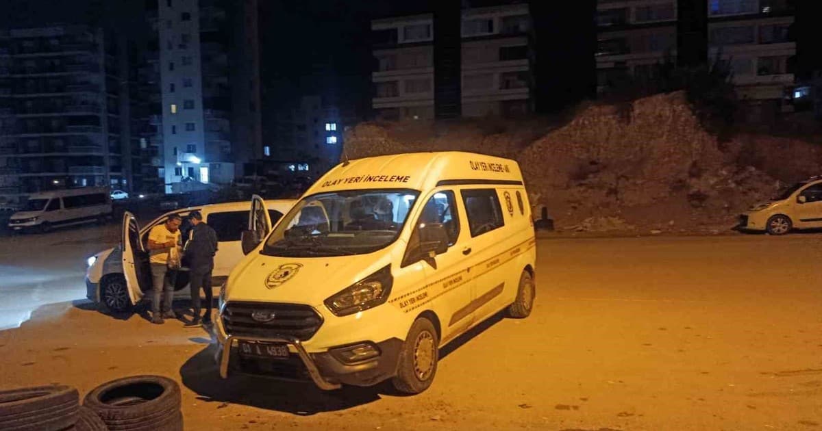 Adana'da Pencereden Kaçmaya Çalışan Adam 3. Kattan Düşerek Can Verdi