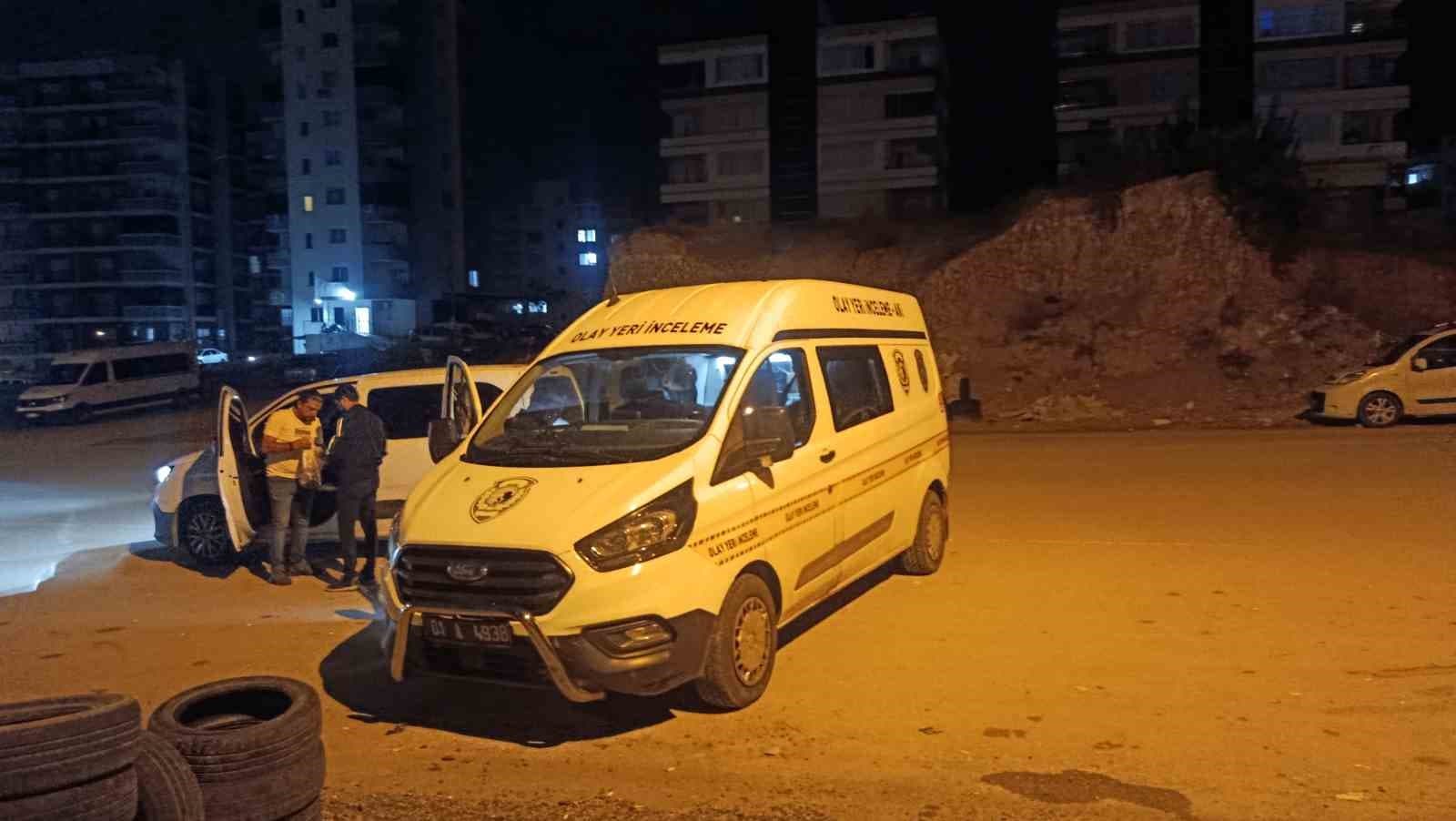 Adana'da Pencereden Kaçmak İsteyen Adam 3. Kattan Düşerek Can Verdi