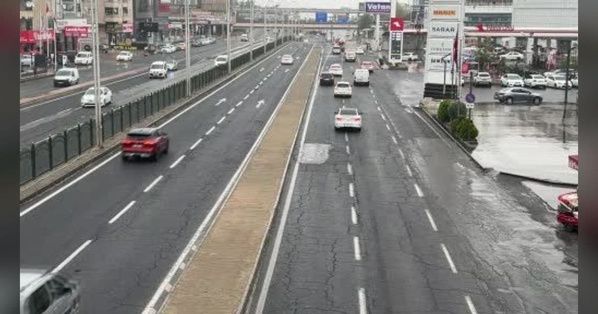 Diyarbakır'da Şiddetli Sağanak Yağış Hayatı Olumsuz Etkiliyor