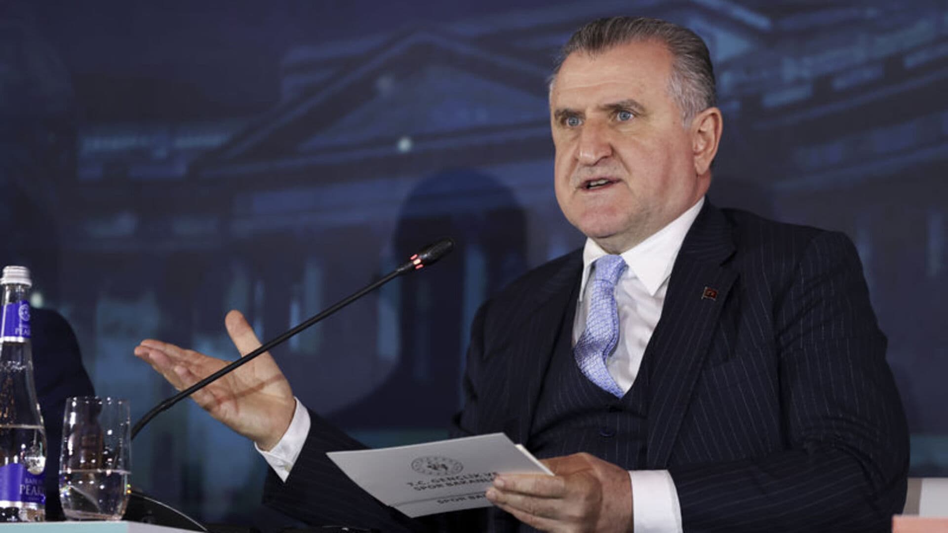 Bakan Osman Aşkın Bak'tan Beşiktaş Başkanı Serdal Adalı'ya Tebrik Mesajı