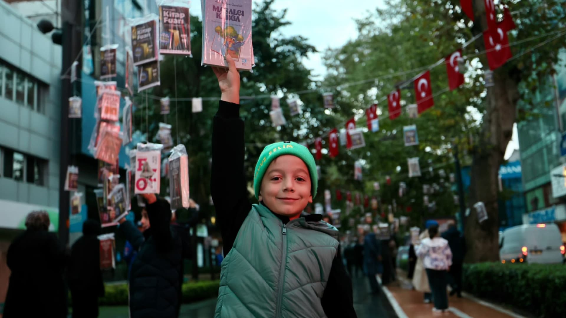 Kocaeli'de Gelenek Bozulmadı: Tarihi Çınarlar Yine Kitap Açtı