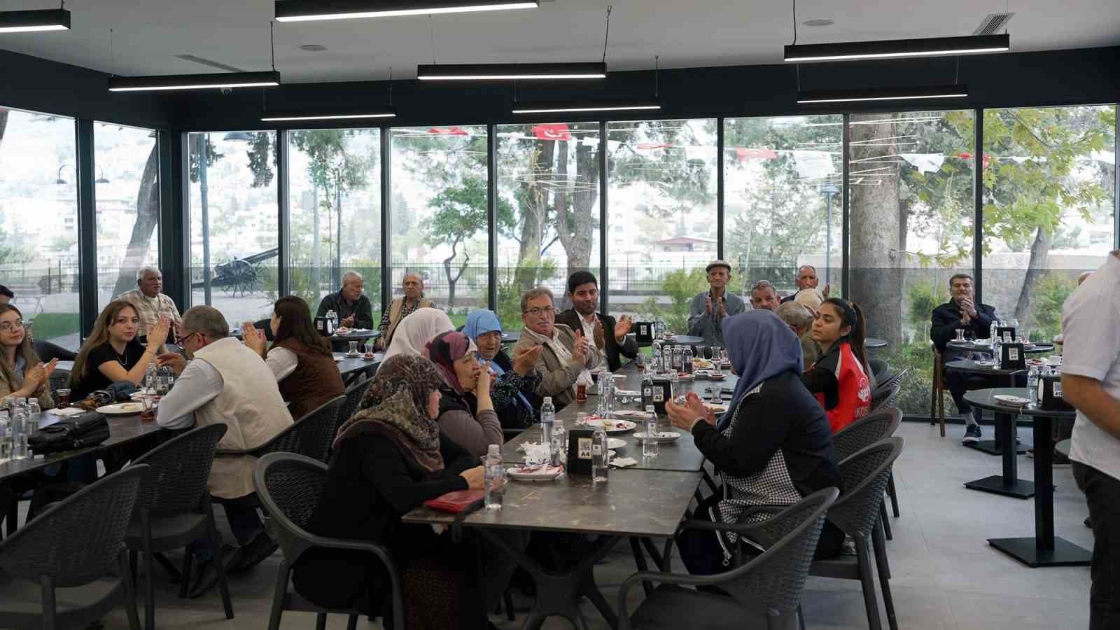 Kahramanmaraş Kalesi'nde Huzurevi Sakinlerine Özel Müzikli Etkinlik
