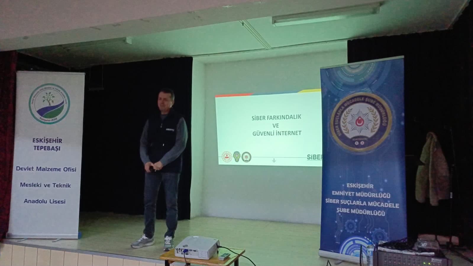 Eskişehir'de Liselilere Siber Güvenlik ve Güvenli İnternet Semineri