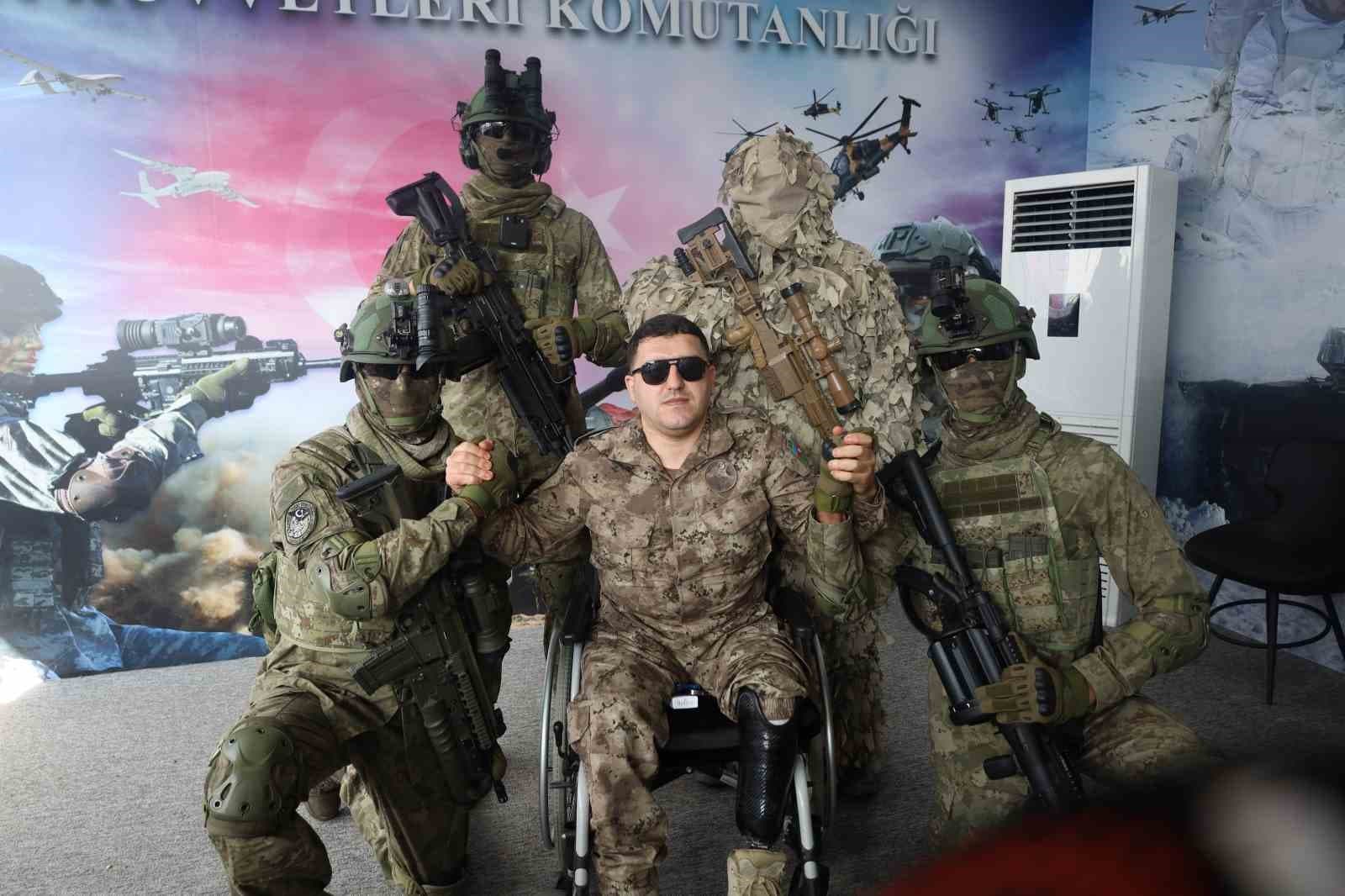 Karabağ Gazisi Taleh Camalov TEKNOFEST'te Türk Askerleriyle Kucaklaştı