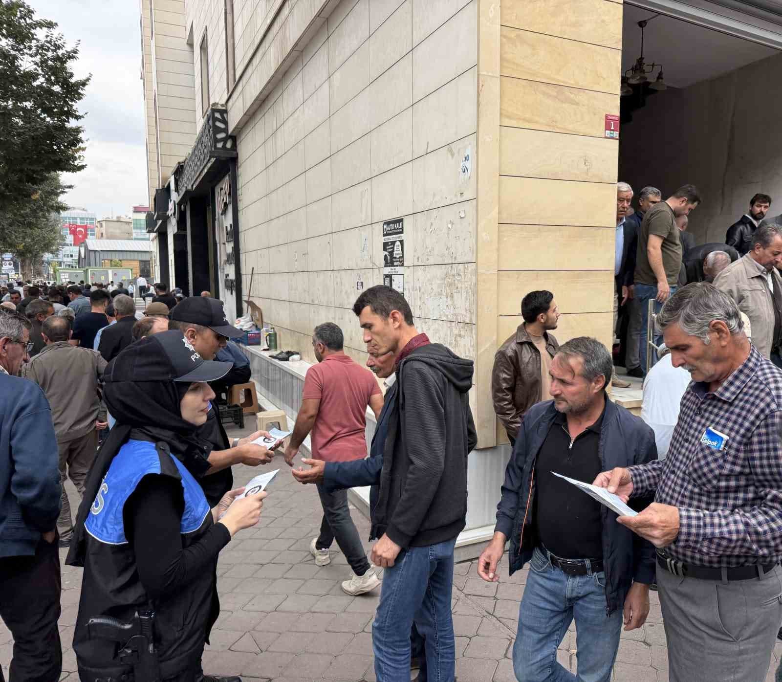 Iğdır'da Cami Çıkışında Vatandaşlara Dolandırıcılık Uyarısı Yapıldı