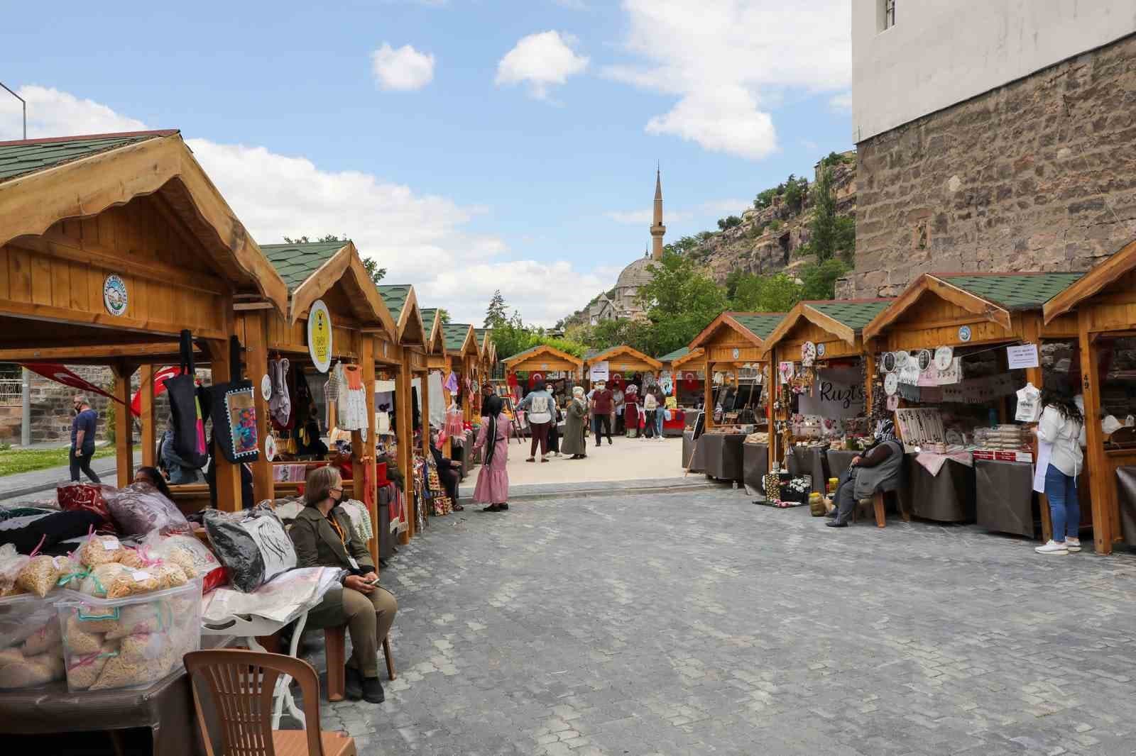 Bu Pazar maharetli eller var