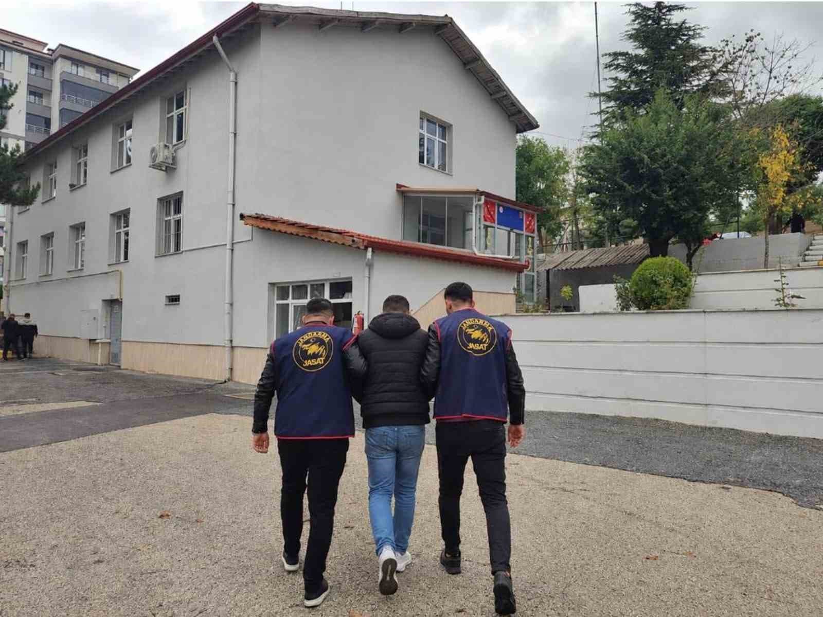 10 yıl hapis cezası bulunan firari hükümlü yakalandı
