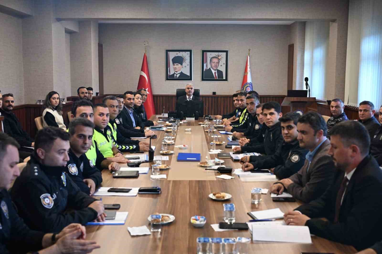 Düzce Emniyetinde güvenlik ve asayiş toplantısı
