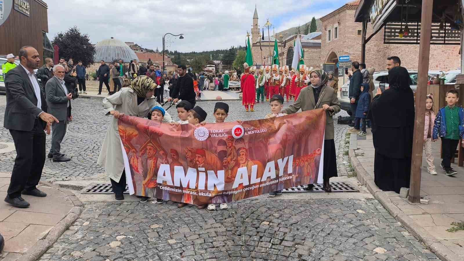 Tokat’ta minikler Osmanlı geleneğiyle eğitime adım attı