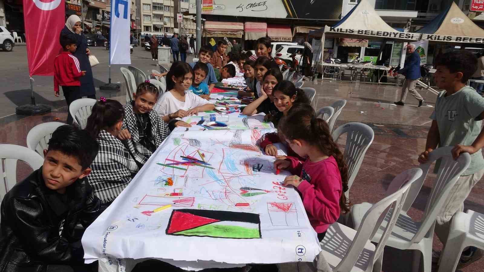 Kilisli çocuklar Filistinli yaşıtlarının sesi olmak için çizdi