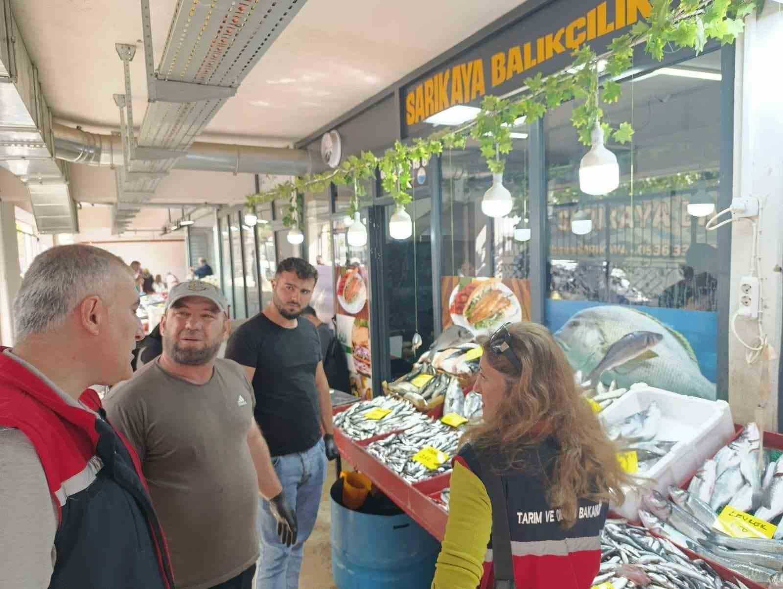 Buharkent’te pazar tezgahları denetlendi