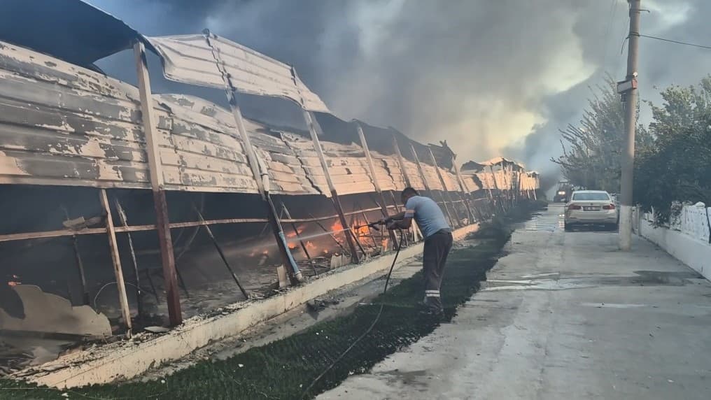 Aydın’daki pazar yeri yangını kontrol altına alındı