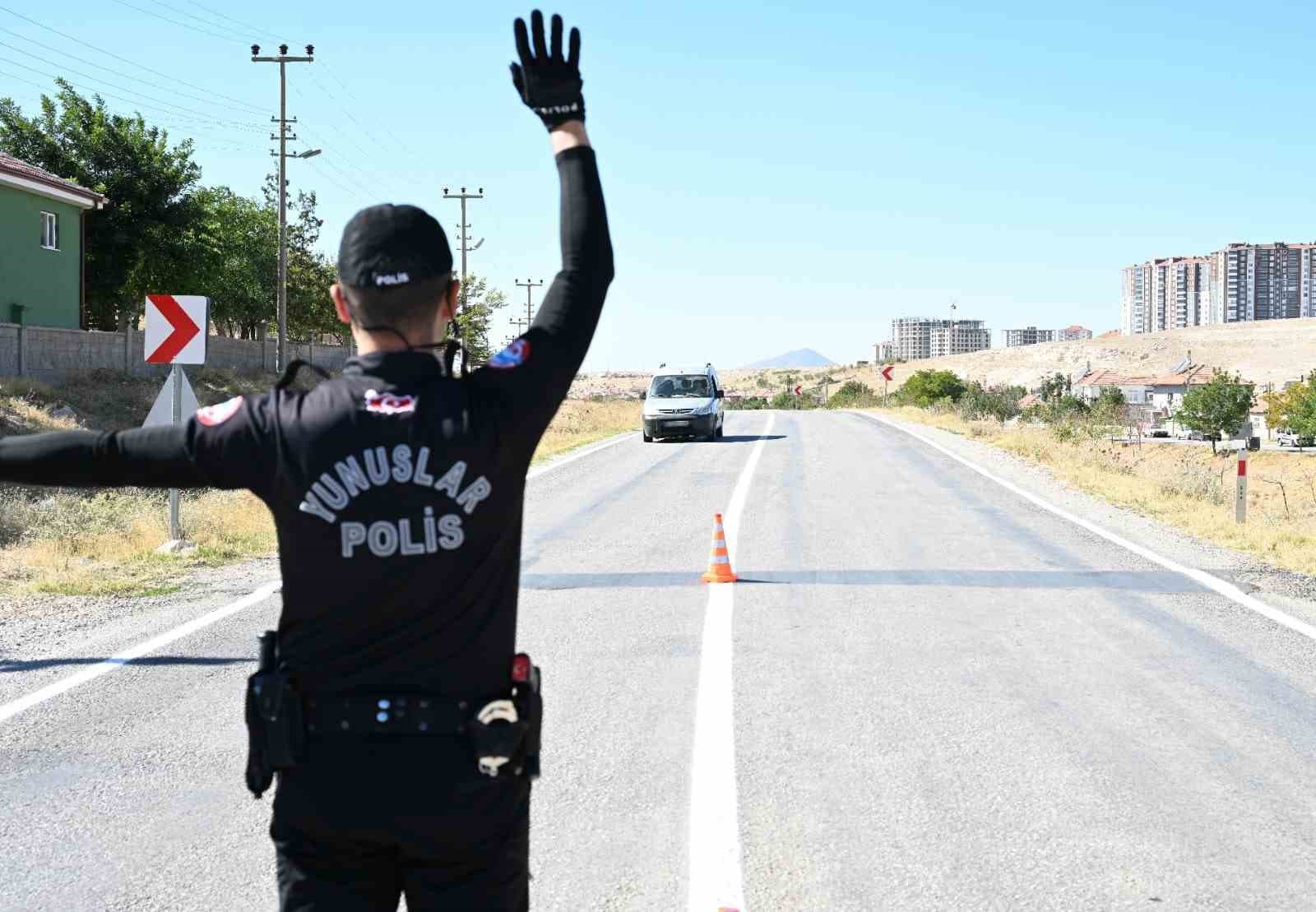 Karaman’da polisin denetimlerinde yakalanan 22 kişiden 13’ü tutuklandı