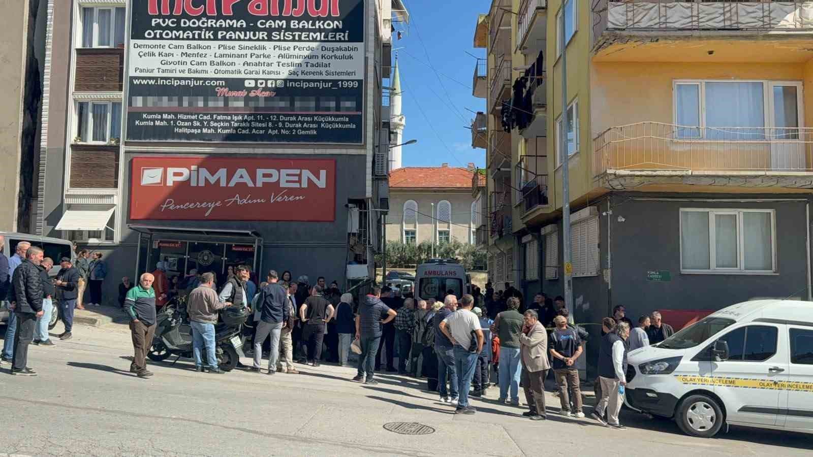Evlerinde ölü bulunan çiftin cinayete kurban gittiği üzerinde duruluyor